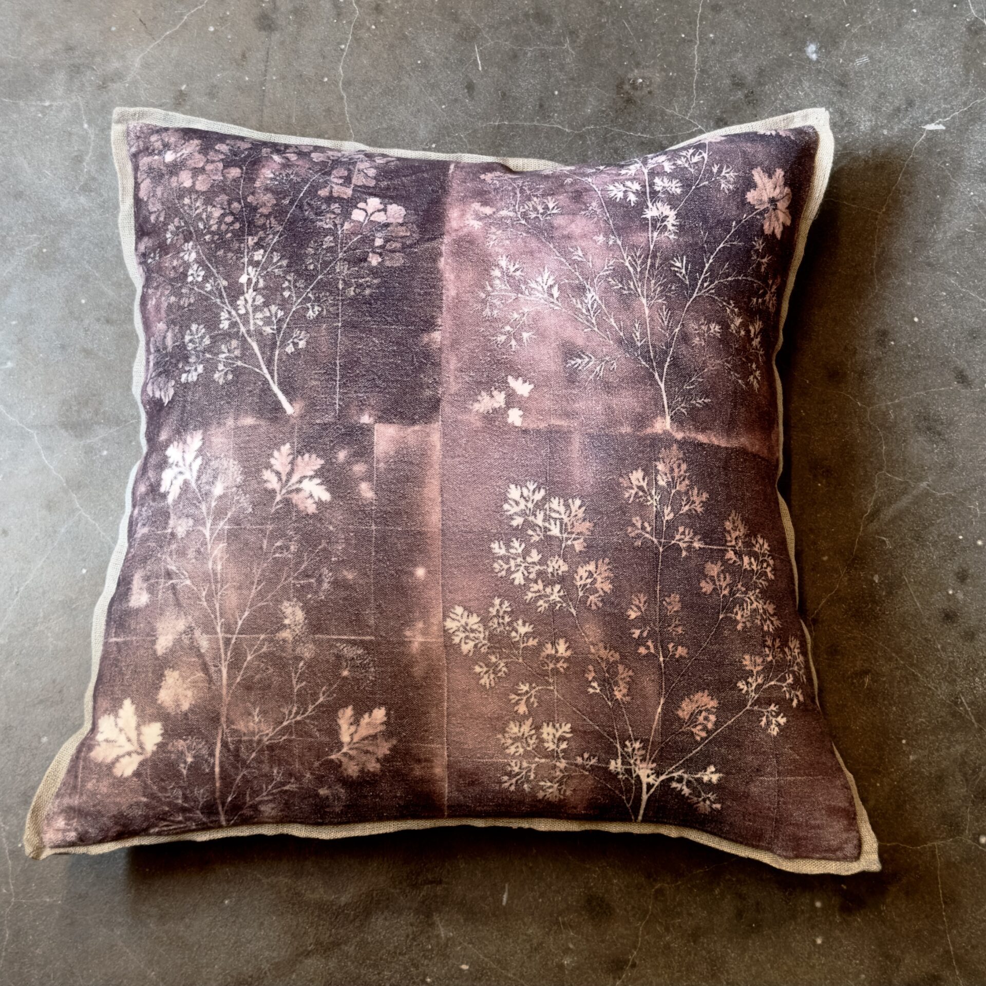 coussin herbier lilas