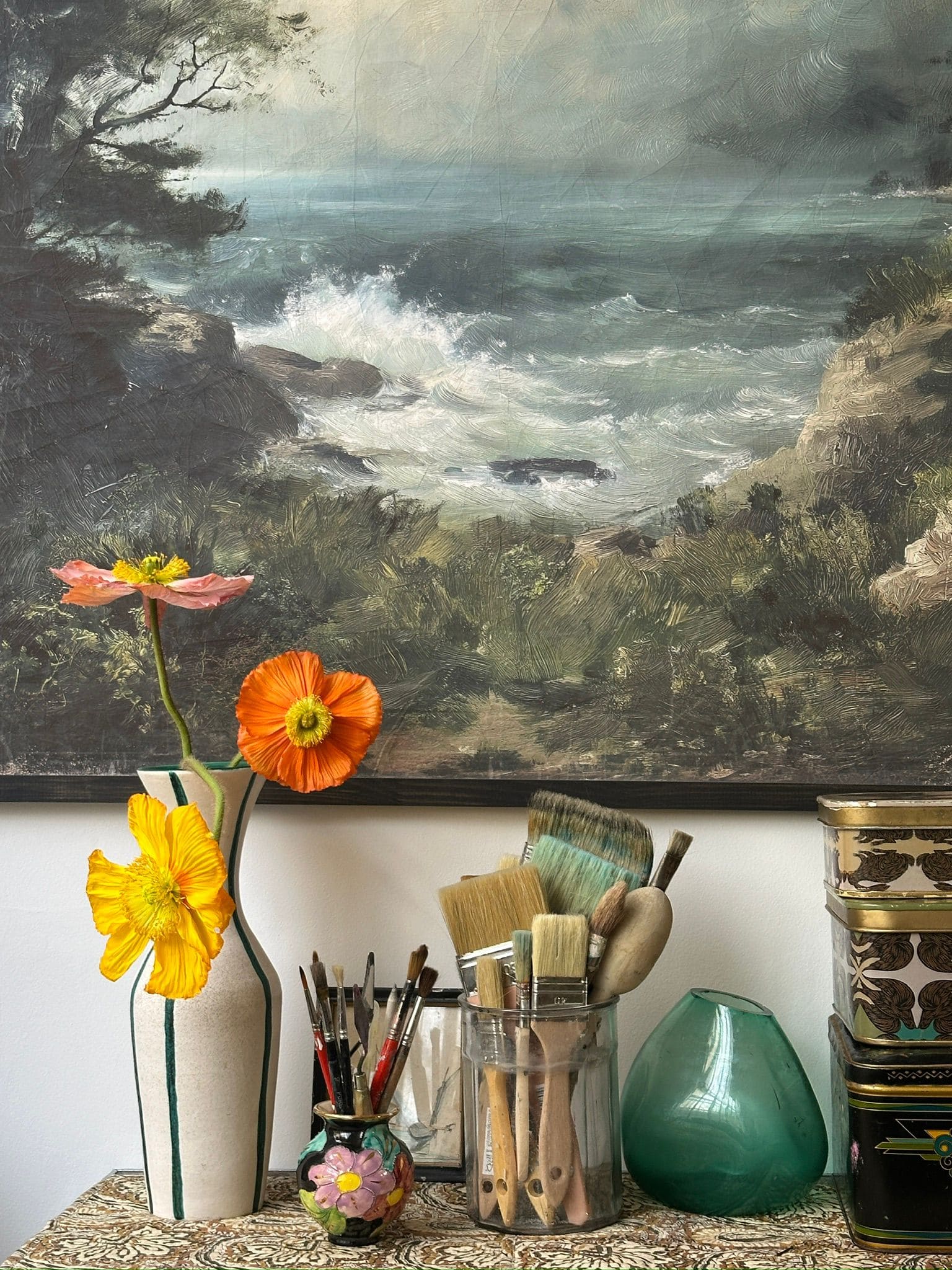 toile et papier peint dans showroom décoration Paris Belleville