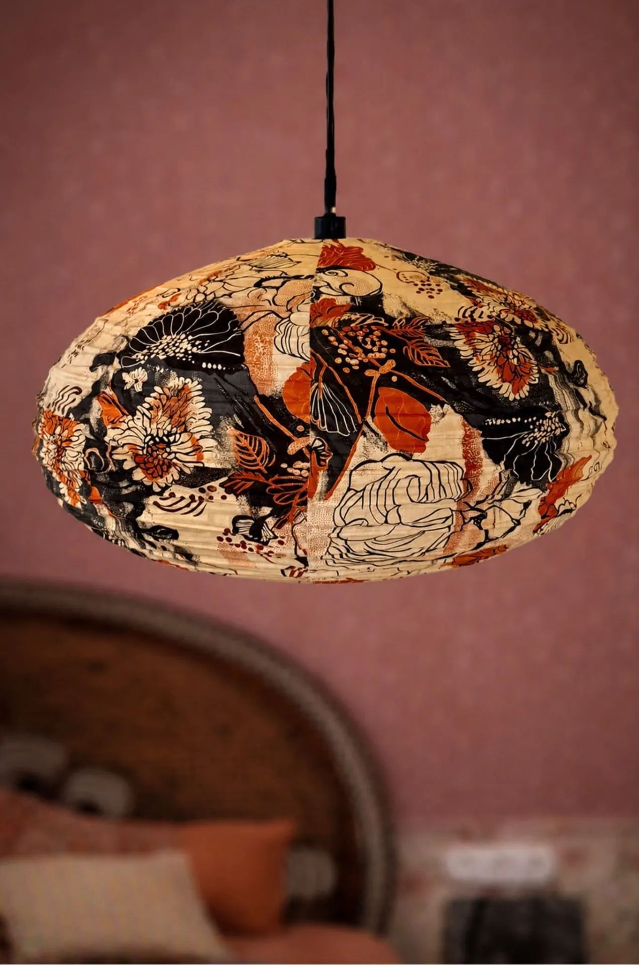 suspension en tissu avec des motifs de fleurs
